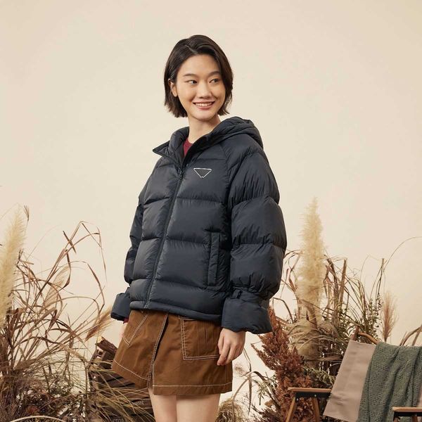autumn and winter women's lapel flared sleeve short down coat, puffy and full down fill, flared sleeve stylish., Black
autumn and winter women's lapel flared sleeve short down coat, puffy and full down fill, flared sleeve stylish., Black