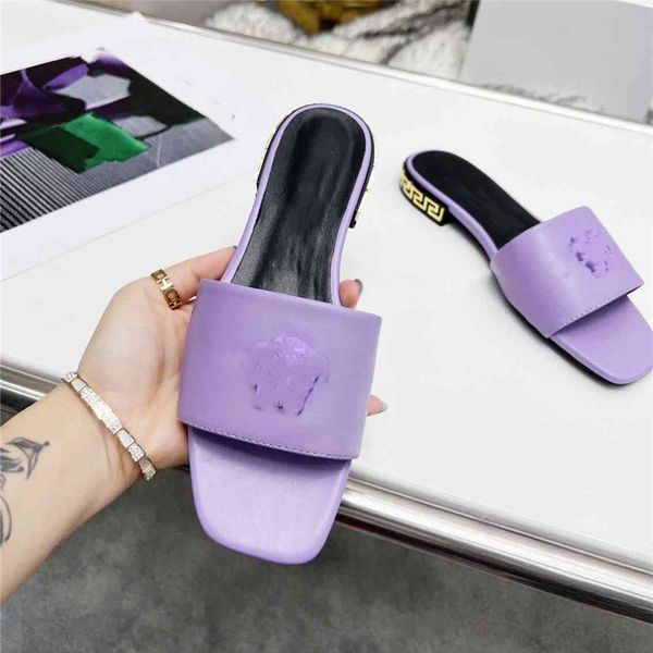 fashionable beach shoes 2023 medusa luxurious design retro decoration men's and women's summer leather canvas rubber flat bottomed
fashionable beach shoes 2023 medusa luxurious design retro decoration men's and women's summer leather canvas rubber flat bottomed