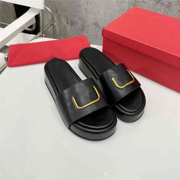fashionable beach shoes 2023 valentinosity luxurious design retro decoration men's and women's summer leather canvas rubber flat b
fashionable beach shoes 2023 valentinosity luxurious design retro decoration men's and women's summer leather canvas rubber flat b