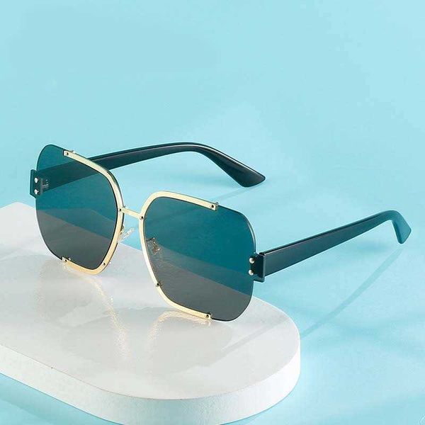 8015 personalized metal half frame ocean piece fashionable men and women's versatile sunglasses glasses, White;black
8015 personalized metal half frame ocean piece fashionable men and women's versatile sunglasses glasses, White;black