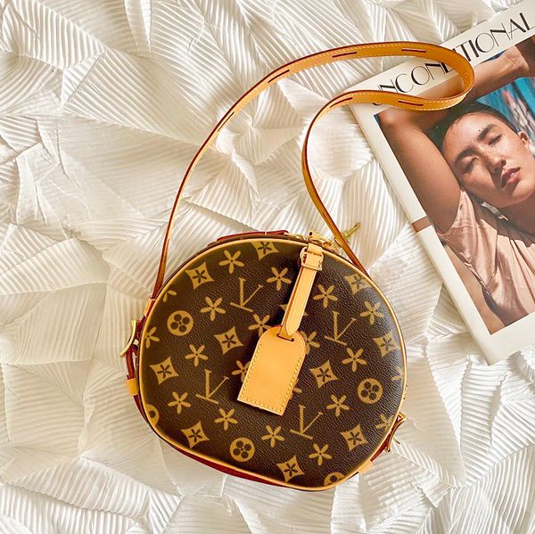 fashion m45647 petite boite chapeau boite clutch bags genuine leather womens brown flower handbag luxurys designer tote even bag shoulder cr
fashion m45647 petite boite chapeau boite clutch bags genuine leather womens brown flower handbag luxurys designer tote even bag shoulder cr