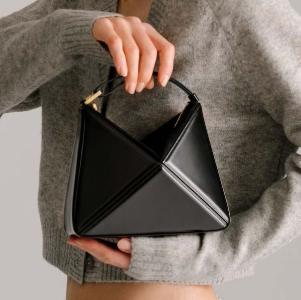 designer bag women handbag contrasting color stitching niche bag drawstring crossbody bag triangular diamond lattice folding bag rainbow can
designer bag women handbag contrasting color stitching niche bag drawstring crossbody bag triangular diamond lattice folding bag rainbow can
