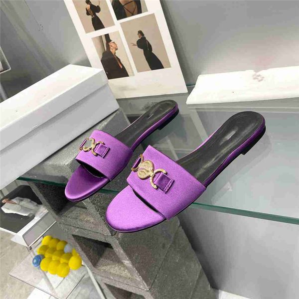 fashionable beach shoes 2023 medusa luxurious design retro decoration men's and women's summer leather canvas rubber flat bottomed
fashionable beach shoes 2023 medusa luxurious design retro decoration men's and women's summer leather canvas rubber flat bottomed