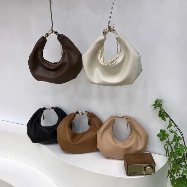 korean fashion handheld bag 2023 new leather pleated dumpling bag chain strap single shoulder crossbody bag leather women's bag
korean fashion handheld bag 2023 new leather pleated dumpling bag chain strap single shoulder crossbody bag leather women's bag