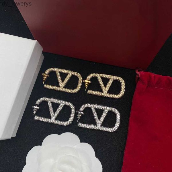 designer womens v letter stud earrings snail luxury gold heart shaped pearl crystal gold double 925s silver jewelry classic, Golden;silver
designer womens v letter stud earrings snail luxury gold heart shaped pearl crystal gold double 925s silver jewelry classic, Golden;silver