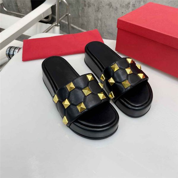 fashionable beach shoes 2023 valentinosity luxurious design retro decoration men's and women's summer leather canvas rubber flat b
fashionable beach shoes 2023 valentinosity luxurious design retro decoration men's and women's summer leather canvas rubber flat b