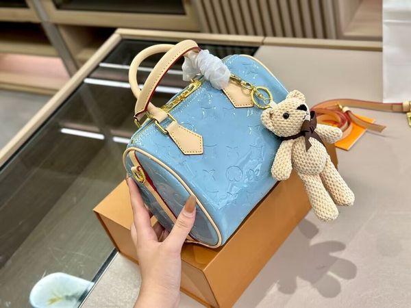 23ss womens luxurys designers totes bag speedy patent patent leather handbags embossment flowers pillow crossbody doll accessories women han
23ss womens luxurys designers totes bag speedy patent patent leather handbags embossment flowers pillow crossbody doll accessories women han