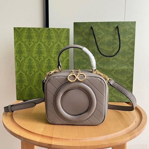 new women's shoulder bag designer handbag fashion leather bag casual crossbody bag letter small square bag box bag classic baguette bag
new women's shoulder bag designer handbag fashion leather bag casual crossbody bag letter small square bag box bag classic baguette bag