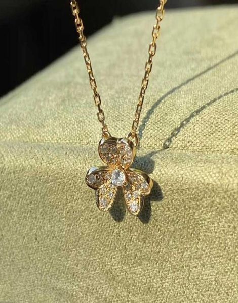 v gold material pendant necklace with sparkly diamonds for women wedding jewelry gift have stamp stud earring bracelet ps48724511101, Silver
v gold material pendant necklace with sparkly diamonds for women wedding jewelry gift have stamp stud earring bracelet ps48724511101, Silver