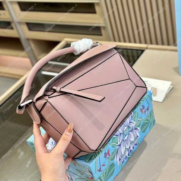 2023 new mini handbags luxurys designer bags geometric single shoulder oblique straddle handheld leather women pillow bag
2023 new mini handbags luxurys designer bags geometric single shoulder oblique straddle handheld leather women pillow bag