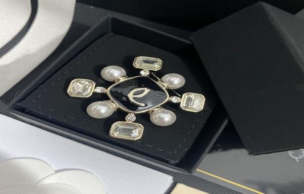 with box fashion designer brooches never fade pearl diamond brooch jewelry luxury pins quality party gift2963574, Gray
with box fashion designer brooches never fade pearl diamond brooch jewelry luxury pins quality party gift2963574, Gray