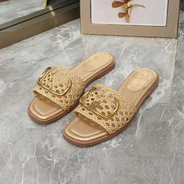 fashionable beach shoes 2023 valentinosity luxurious design, retro decoration, men's and women's summer leather canvas rubber flat
fashionable beach shoes 2023 valentinosity luxurious design, retro decoration, men's and women's summer leather canvas rubber flat