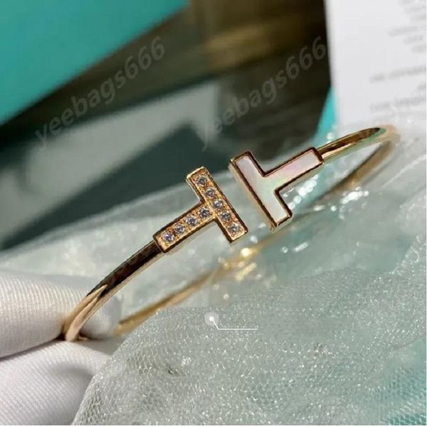 2023 fashion bracelet bangle christmas gift ladies jewelry trend letter square bracelet with original velvet bag with box tif, Black
2023 fashion bracelet bangle christmas gift ladies jewelry trend letter square bracelet with original velvet bag with box tif, Black
