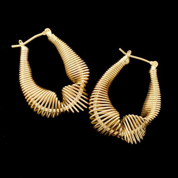 charm twisted coil line design exaggerated texture personalized and versatile earrings for women 230630, Golden
charm twisted coil line design exaggerated texture personalized and versatile earrings for women 230630, Golden