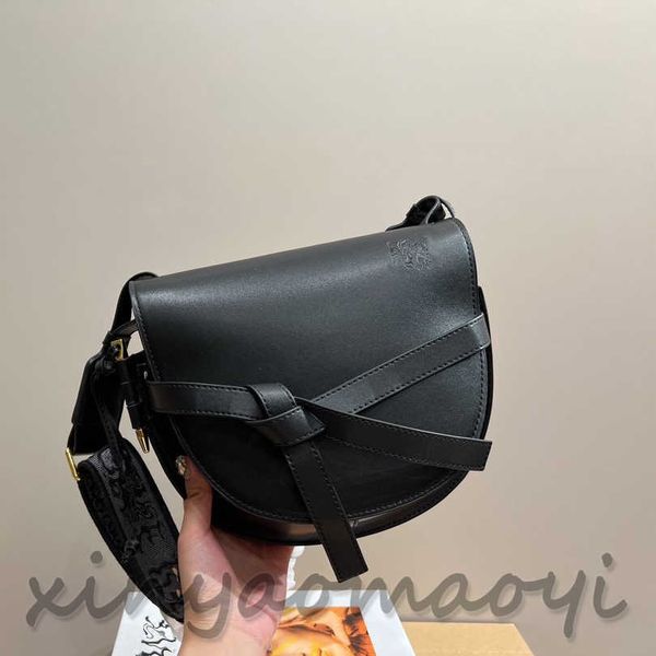 designer luxury shoulder bag designer underarm bag crossbody bag large saddle bag classic logo casual fashion 22*20 v104103
designer luxury shoulder bag designer underarm bag crossbody bag large saddle bag classic logo casual fashion 22*20 v104103
