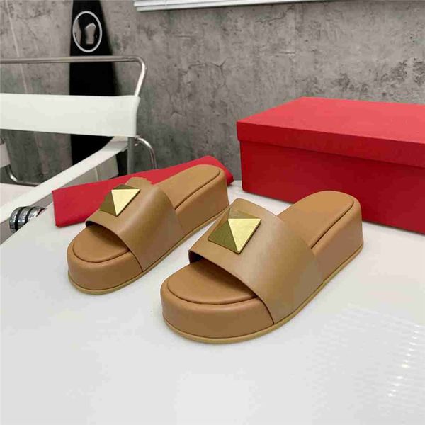 fashionable beach shoes 2023 valentinosity luxurious design retro decoration men's and women's summer leather canvas rubber flat b
fashionable beach shoes 2023 valentinosity luxurious design retro decoration men's and women's summer leather canvas rubber flat b