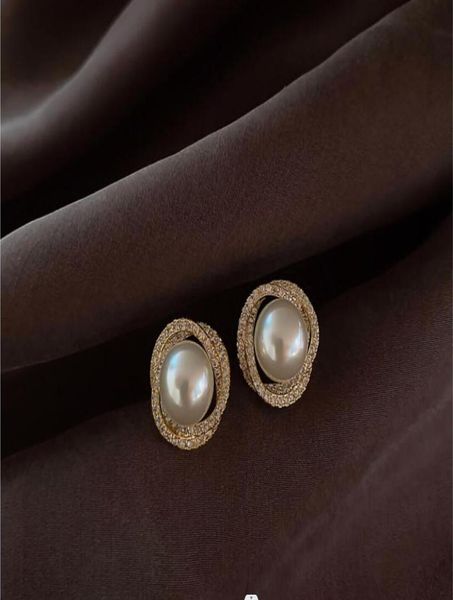 z60 simple real gold plated luxury brand designers letters stud geometric famous women round crystal zircon steel seal earring wed4817717, Golden
z60 simple real gold plated luxury brand designers letters stud geometric famous women round crystal zircon steel seal earring wed4817717, Golden