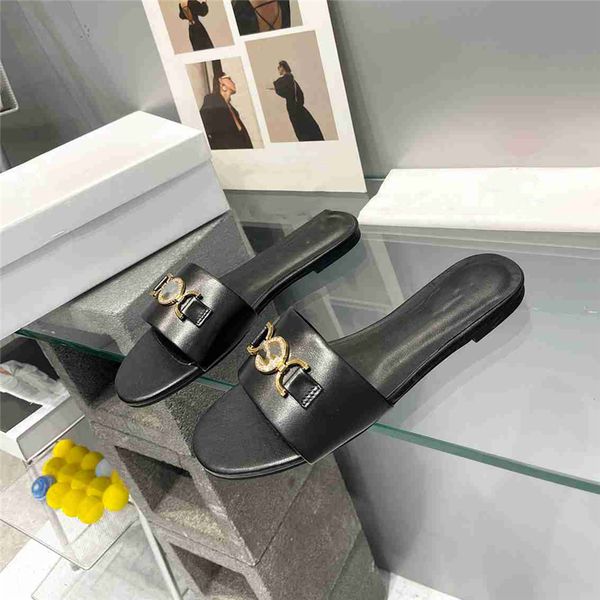 fashionable beach shoes 2023 medusa luxurious design retro decoration men's and women's summer leather canvas rubber flat bottomed
fashionable beach shoes 2023 medusa luxurious design retro decoration men's and women's summer leather canvas rubber flat bottomed