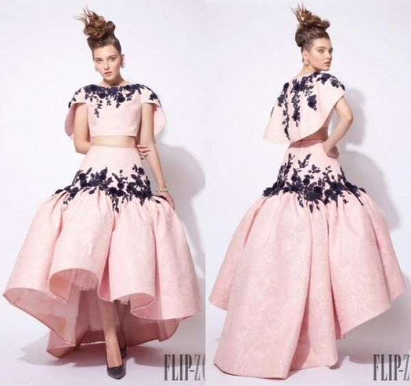 2016 ashi studio blush pink evening dresses two piece hilow ruffles dresses evening wear with wrap black appliques prom robe de s9638020, Black;red
2016 ashi studio blush pink evening dresses two piece hilow ruffles dresses evening wear with wrap black appliques prom robe de s9638020, Black;red