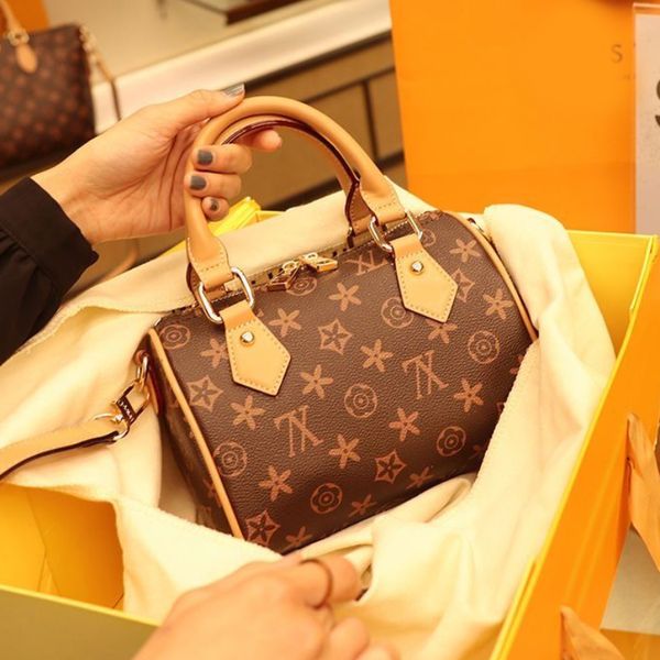 2023 pillow designer bags genuine leather designers luxurys handbags crossbody shoulder purses designer woman handbag designer bags women ba
2023 pillow designer bags genuine leather designers luxurys handbags crossbody shoulder purses designer woman handbag designer bags women ba