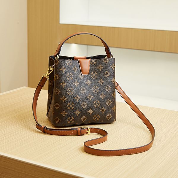 evening bags fashion retro print bucket luxury handbag for women versatile large capacity one shoulder crossbody bag 230713
evening bags fashion retro print bucket luxury handbag for women versatile large capacity one shoulder crossbody bag 230713