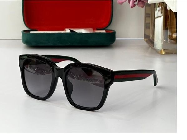 2023 women men sunglasses green red strips midth plank full frame grey gradient color square glasses available with box, White;black
2023 women men sunglasses green red strips midth plank full frame grey gradient color square glasses available with box, White;black