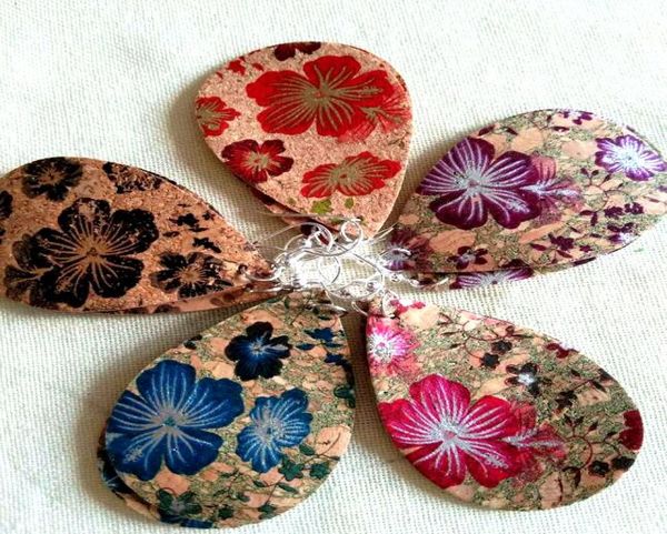 fashion print rose floral teardrop pu leather earrings for women 2021 summer jewelry new unique drop leather earrings5765188, Golden;silver
fashion print rose floral teardrop pu leather earrings for women 2021 summer jewelry new unique drop leather earrings5765188, Golden;silver
