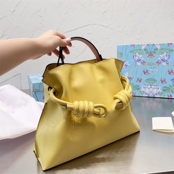 hammock shoulder bag with adjustable zipper opening and closing straps for fashion and versatility large capacity leather designer
hammock shoulder bag with adjustable zipper opening and closing straps for fashion and versatility large capacity leather designer
