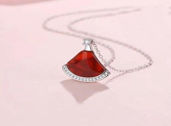 fashion charm mini skirt necklace black onyx pendant with diamond luxury gift original packaging1745002, Silver
fashion charm mini skirt necklace black onyx pendant with diamond luxury gift original packaging1745002, Silver