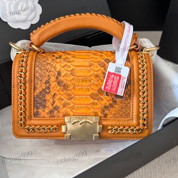 designer womens shoulder bag leather flap handbag exquisite pattern 18k gilt metal metal buckle gold chain crossbody bags boy luxury brand m
designer womens shoulder bag leather flap handbag exquisite pattern 18k gilt metal metal buckle gold chain crossbody bags boy luxury brand m