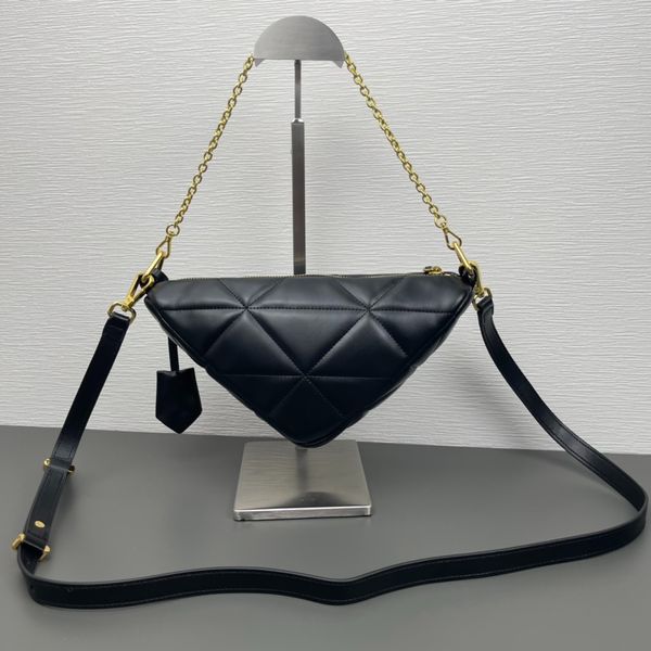 the geometry of the triangle pattern design inspiration can match on the shoulder straps and chain and hand carry different shapes. the spac
the geometry of the triangle pattern design inspiration can match on the shoulder straps and chain and hand carry different shapes. the spac