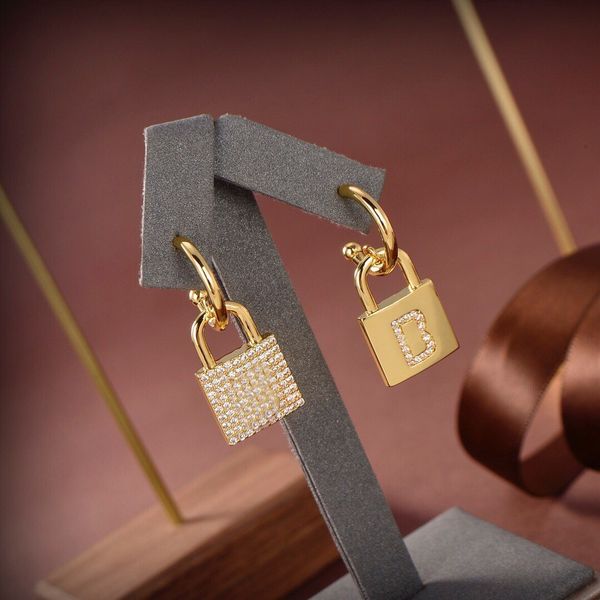 2023 various luxury letter b stud women designer europe america style geometric studs fashion balencaigaies couple earrings mb1h, Golden;silver
2023 various luxury letter b stud women designer europe america style geometric studs fashion balencaigaies couple earrings mb1h, Golden;silver