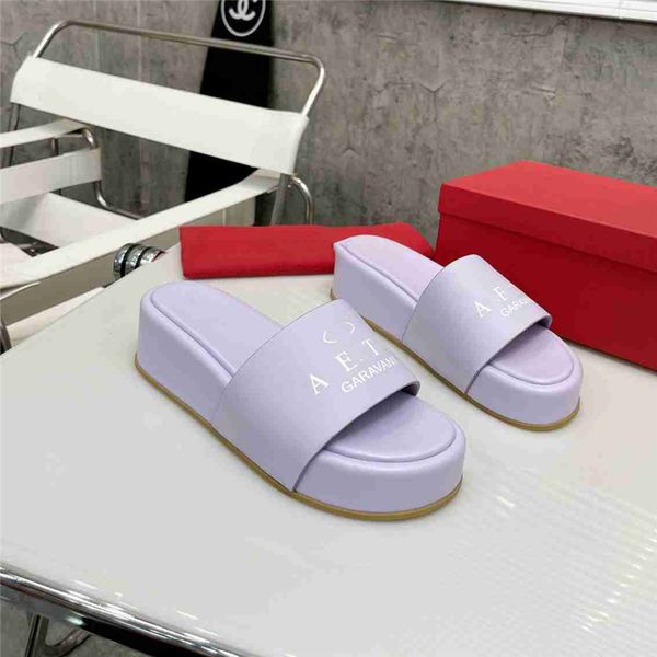 fashionable beach shoes 2023 valentinosity luxurious design, retro decoration, men's and women's summer leather canvas rubber flat
fashionable beach shoes 2023 valentinosity luxurious design, retro decoration, men's and women's summer leather canvas rubber flat