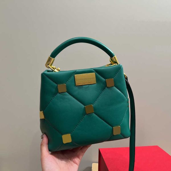 designer shopping tote women nail bucket luxurys handbags leather shoulder handbags designer purses 230715
designer shopping tote women nail bucket luxurys handbags leather shoulder handbags designer purses 230715