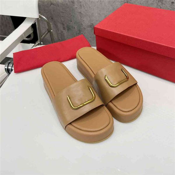 fashionable beach shoes 2023 valentinosity luxurious design retro decoration men's and women's summer leather canvas rubber flat b
fashionable beach shoes 2023 valentinosity luxurious design retro decoration men's and women's summer leather canvas rubber flat b