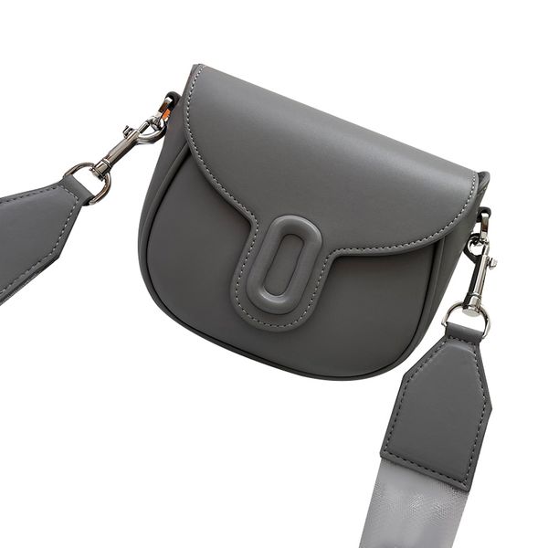 saddle bag shoulder bag handbag smooth leather magnetic closure with detachable and adjustable fabric shoulder strap messenger crossbody bag
saddle bag shoulder bag handbag smooth leather magnetic closure with detachable and adjustable fabric shoulder strap messenger crossbody bag