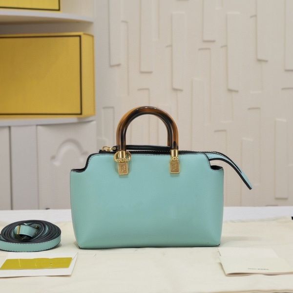 2023 high bought boutique cowhide women's bag new designer blue black plastic two hand handle one shoulder crossbody handbag luxury bra
2023 high bought boutique cowhide women's bag new designer blue black plastic two hand handle one shoulder crossbody handbag luxury bra