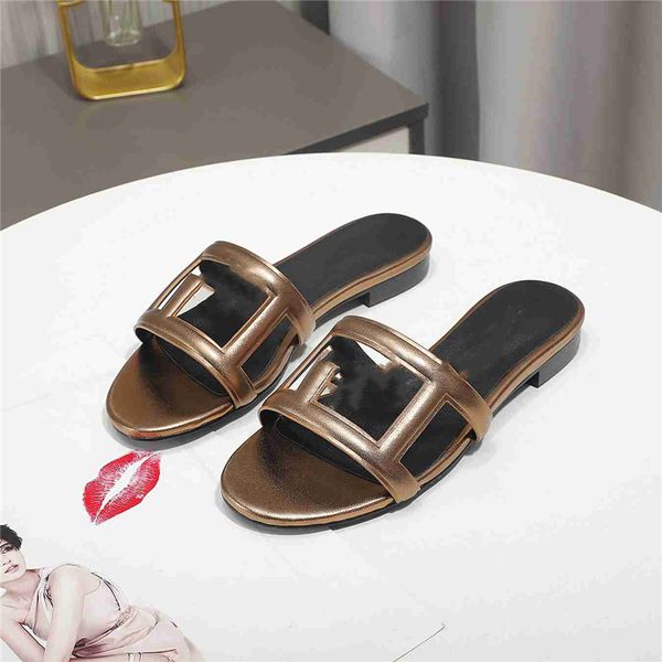 fashionable beach shoes 2023 medusa luxurious design retro decoration men's and women's summer leather canvas rubber flat bottomed
fashionable beach shoes 2023 medusa luxurious design retro decoration men's and women's summer leather canvas rubber flat bottomed