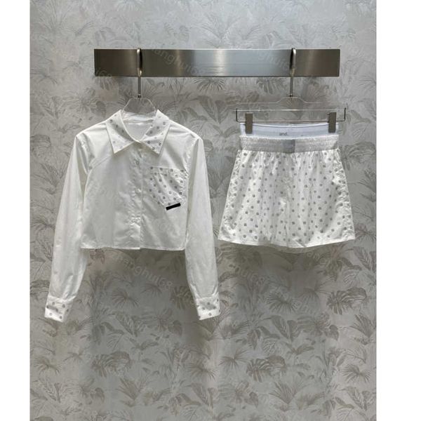 23ss casual suit women shorts sets womens designer clothing lapel drill long sleeve shirt letter ribbon patchwork high waist elastic shorts, White
23ss casual suit women shorts sets womens designer clothing lapel drill long sleeve shirt letter ribbon patchwork high waist elastic shorts, White