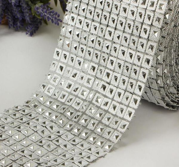 10yard 12row pyramid studs spots bendable mesh wrap roll chain trim for sewing apperal bag shoes cap decoration5873969
10yard 12row pyramid studs spots bendable mesh wrap roll chain trim for sewing apperal bag shoes cap decoration5873969