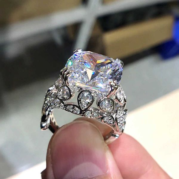 bling bling vvs moissanite ring 100% 925 sterling ring designer style z cz hollow pattern set ring high end luxury women's ring silver
bling bling vvs moissanite ring 100% 925 sterling ring designer style z cz hollow pattern set ring high end luxury women's ring silver