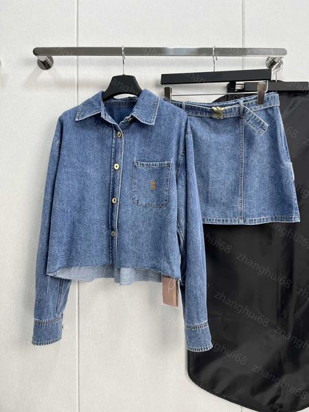 23ss womens designer clothing skirt set wool edge wash water embroidery letter logo short shirt a line denim belt skirt sets womens clothing, White
23ss womens designer clothing skirt set wool edge wash water embroidery letter logo short shirt a line denim belt skirt sets womens clothing, White