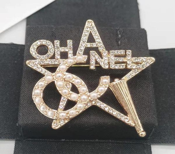 classic brand luxury desinger brooch women star inlay crystal rhinestone pearl letters brooches suit pin fashion jewelry clothing 4101183, Gray
classic brand luxury desinger brooch women star inlay crystal rhinestone pearl letters brooches suit pin fashion jewelry clothing 4101183, Gray