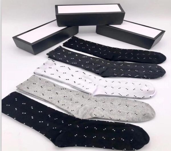 21ss luxur socks for mens and womens sport long sock 100 cotton whole couple 5 pcs with box5066103, Black
21ss luxur socks for mens and womens sport long sock 100 cotton whole couple 5 pcs with box5066103, Black