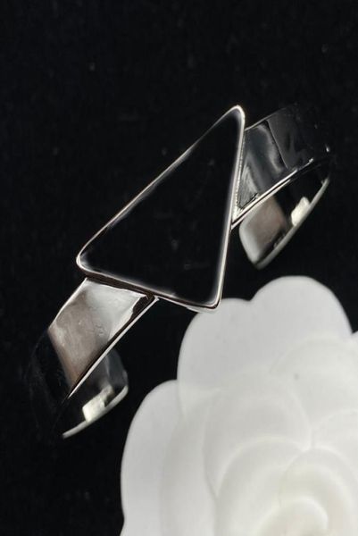 fashion designer bracelet for mens women silver jewelry triangle drip letters p bracelets gifts womens luxury love bracelets 20228191240, Black
fashion designer bracelet for mens women silver jewelry triangle drip letters p bracelets gifts womens luxury love bracelets 20228191240, Black