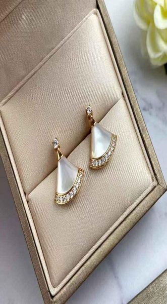 s925 silver luxurious quality fan shape with diamond and shell red agate for women engagement jewelry gift ps86217604327
s925 silver luxurious quality fan shape with diamond and shell red agate for women engagement jewelry gift ps86217604327