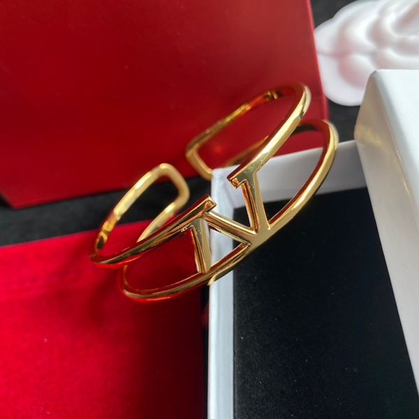 20 style woman opening bangle letter v gold metal bracelet designer luxury vlogo jewelry women charm bracelets 9034, Black
20 style woman opening bangle letter v gold metal bracelet designer luxury vlogo jewelry women charm bracelets 9034, Black