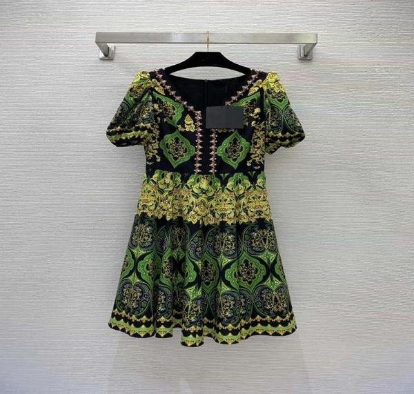 2023 spring summer long sleeve v neck print fashion milan runway dress designer dress brand same style dress 021796664017, Black;pink
2023 spring summer long sleeve v neck print fashion milan runway dress designer dress brand same style dress 021796664017, Black;pink
