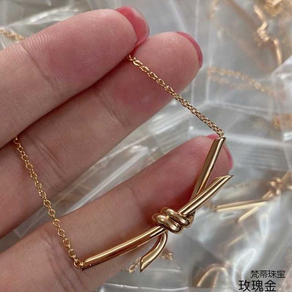 original new v gold material light t knot necklace cnc high editiffayon elegant platiffayng thick, Black
original new v gold material light t knot necklace cnc high editiffayon elegant platiffayng thick, Black