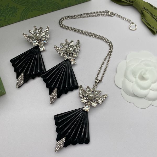 fashion styling designer black fan shaped resin cross micro inlays crystal pendant necklace for women luxury jewelry earrings sets cgs9 --1
fashion styling designer black fan shaped resin cross micro inlays crystal pendant necklace for women luxury jewelry earrings sets cgs9 --1